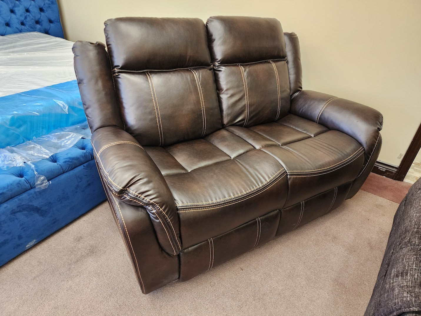 7770 Brown Loveseats