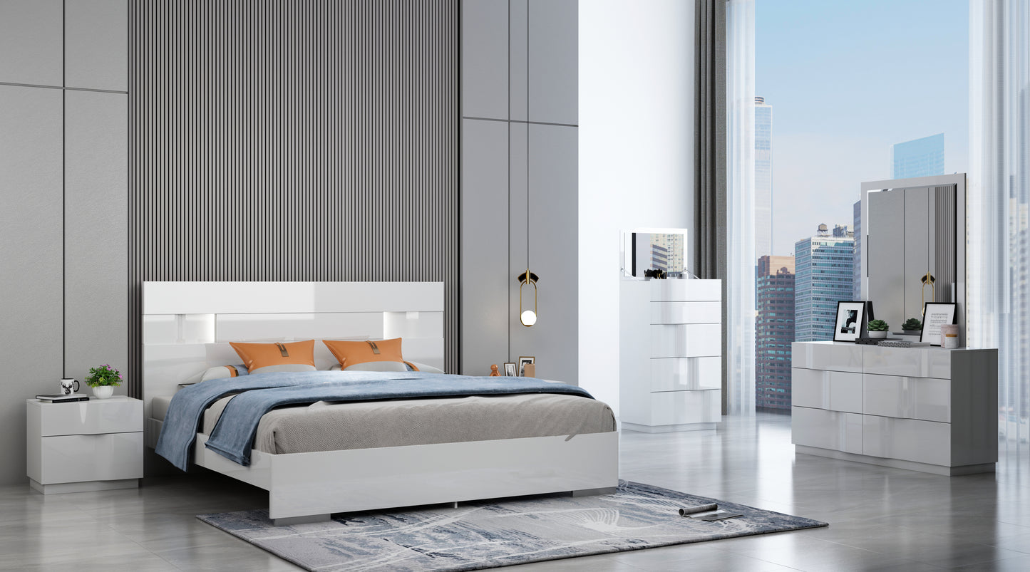 B818 White