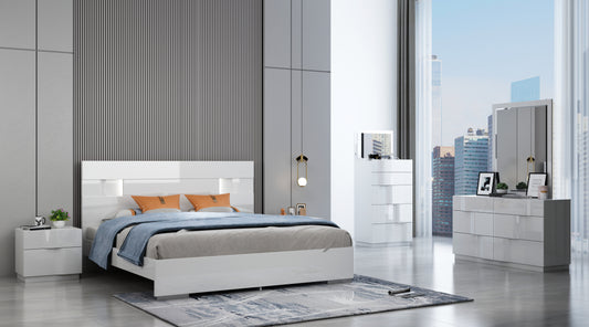 B818 White