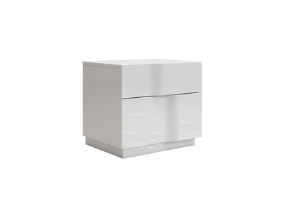 B818 White